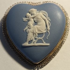 Jasperware Vintage Rare Wedgewood Heart shaped Mother & Child Brooch/Pendant